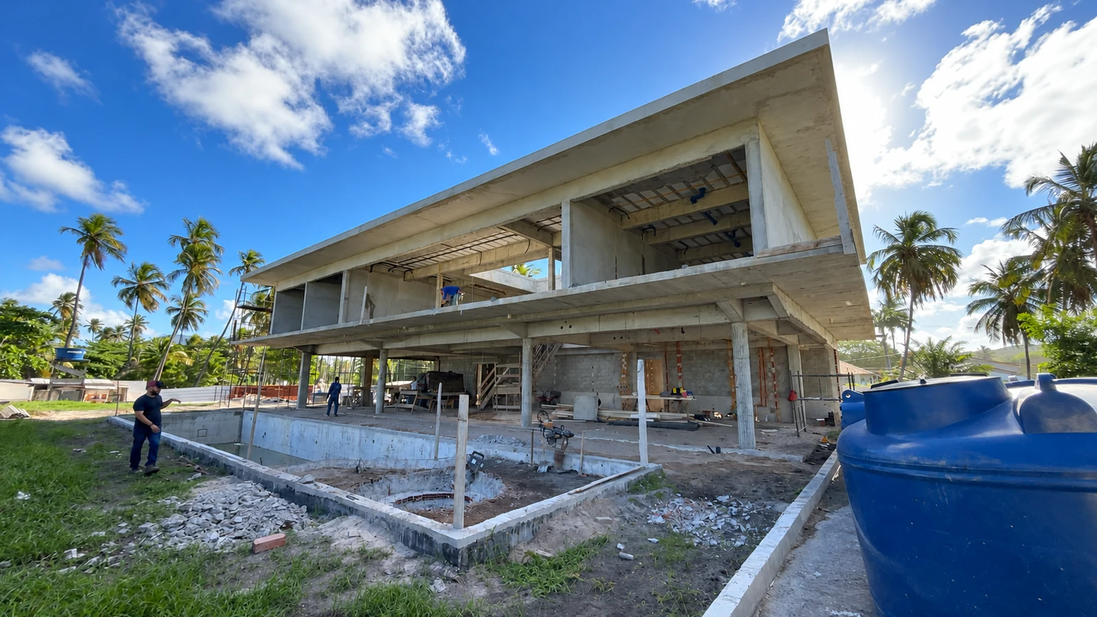 Outro ângulo da residência em construção em Recife